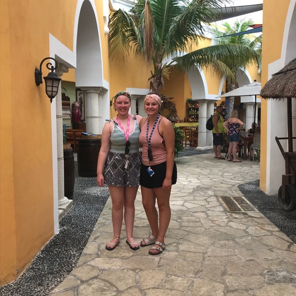 Meet your Posher, Ruby - Picture 3 of 3